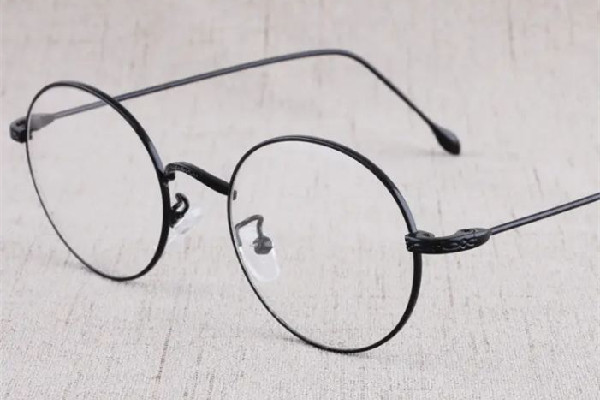 戴眼鏡會加重近視嗎 戴眼鏡對眼睛有傷害嗎 戴眼鏡會加重近視嗎 戴眼鏡對眼睛有傷害嗎