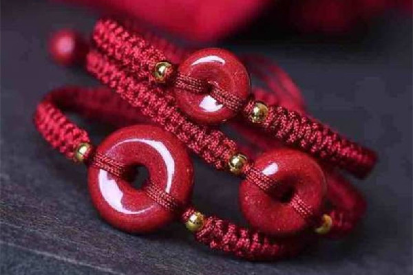 朱砂手鏈女士佩戴哪個手上 朱砂手鏈的佩戴方法 朱砂手鏈女士佩戴哪個手上 朱砂手鏈的佩戴方法