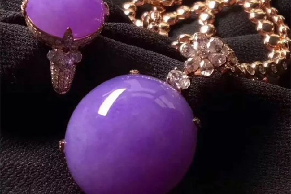 紫羅蘭翡翠怎么鑒定真假 紫羅蘭翡翠有棉好不好 紫羅蘭翡翠怎么鑒定真假 紫羅蘭翡翠有棉好不好