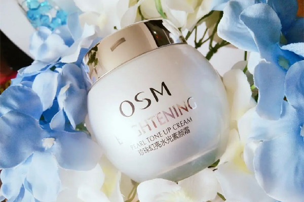 素顏霜有養(yǎng)膚的效果嗎 素顏霜可以長(zhǎng)期使用嗎 素顏霜有養(yǎng)膚的效果嗎 素顏霜可以長(zhǎng)期使用嗎