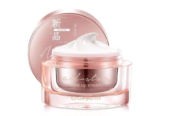 素顏霜和貴婦膏哪個對皮膚好點 素顏霜和隔離霜的區(qū)別 素顏霜和貴婦膏哪個對皮膚好點 素顏霜和隔離霜的區(qū)別