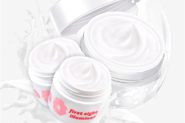 素顏霜有養(yǎng)膚的效果嗎 素顏霜可以長(zhǎng)期使用嗎 素顏霜有養(yǎng)膚的效果嗎 素顏霜可以長(zhǎng)期使用嗎