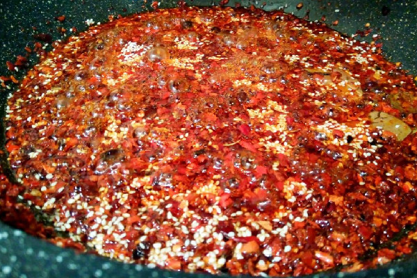 辣椒醬脹氣了還能吃嗎 辣椒醬脹氣怎么打開 辣椒醬脹氣了還能吃嗎 辣椒醬脹氣怎么打開