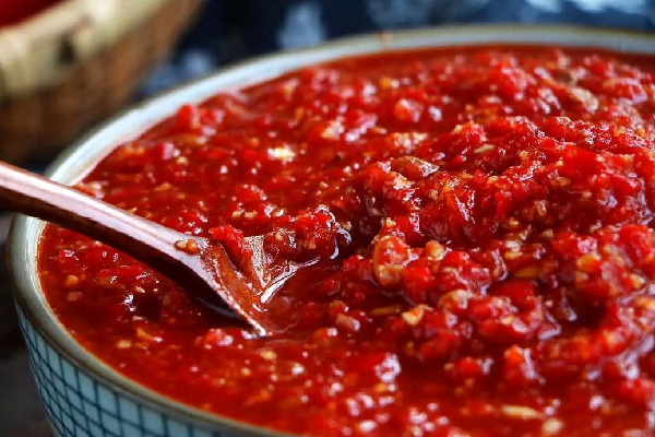 辣椒醬有白色的東西可以吃嗎 辣椒醬有亞硝酸鹽嗎 辣椒醬有白色的東西可以吃嗎 辣椒醬有亞硝酸鹽嗎