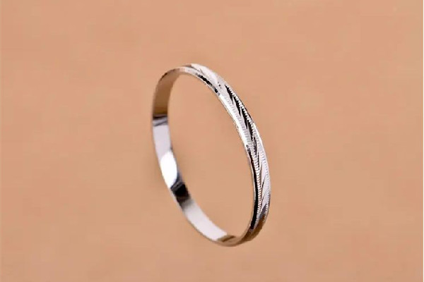 純銀戒指可以辟邪嗎 純銀戒指對(duì)身體有利嗎 純銀戒指可以辟邪嗎 純銀戒指對(duì)身體有利嗎