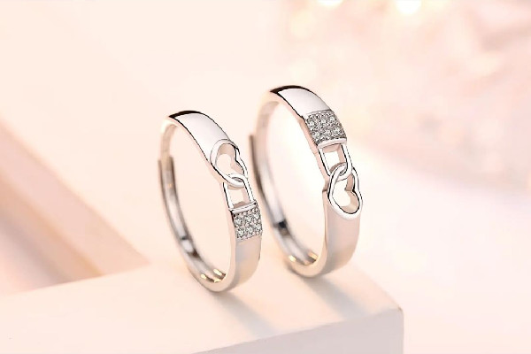 純銀戒指會(huì)變黑嗎 純銀戒指變黑了怎么清洗 純銀戒指會(huì)變黑嗎 純銀戒指變黑了怎么清洗