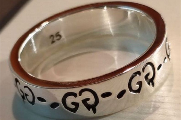 純銀戒指會(huì)變黑嗎 純銀戒指變黑了怎么清洗 純銀戒指會(huì)變黑嗎 純銀戒指變黑了怎么清洗