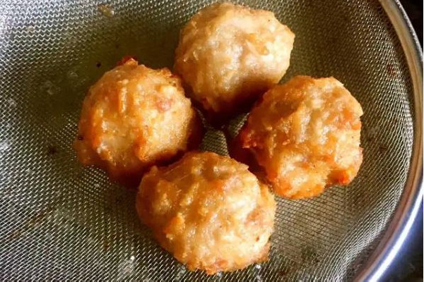 肉丸子有點(diǎn)酸還能吃嗎 肉丸子發(fā)酸是怎么回事 肉丸子有點(diǎn)酸還能吃嗎 肉丸子發(fā)酸是怎么回事