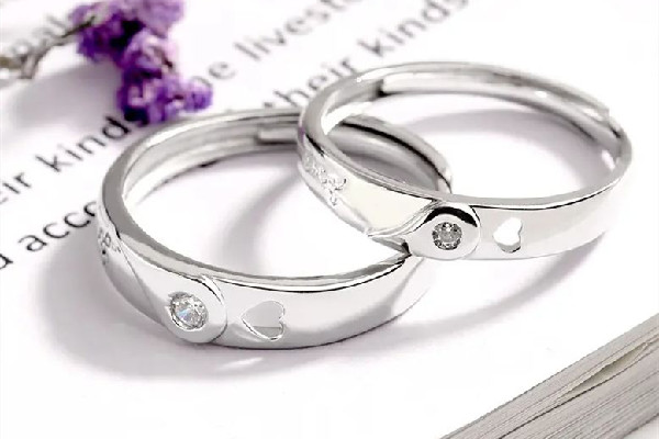 純銀戒指可以辟邪嗎 純銀戒指對(duì)身體有利嗎 純銀戒指可以辟邪嗎 純銀戒指對(duì)身體有利嗎