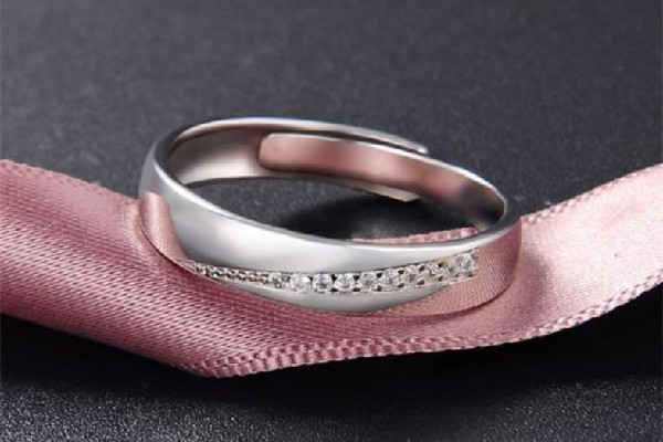 純銀戒指有劃痕怎么修復(fù) 純銀戒指可以戴著洗澡嗎 純銀戒指有劃痕怎么修復(fù) 純銀戒指可以戴著洗澡嗎