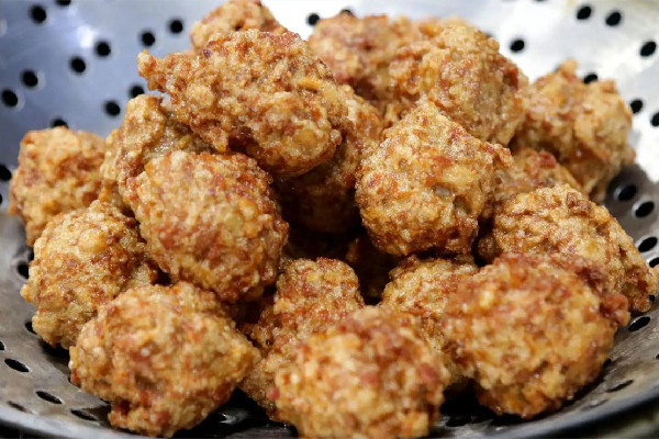肉丸子要怎么做才不會(huì)散 肉丸子放多少淀粉合適 肉丸子要怎么做才不會(huì)散 肉丸子放多少淀粉合適
