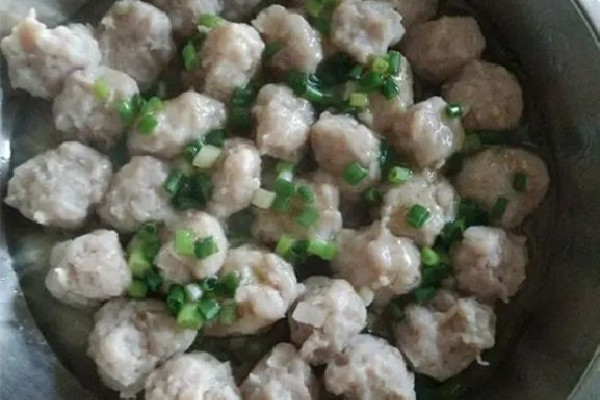 肉丸子用前腿肉還是后腿肉 肉丸子用什么什么部位的肉 肉丸子用前腿肉還是后腿肉 肉丸子用什么什么部位的肉