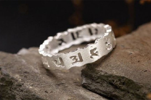 純銀戒指會(huì)變黑嗎 純銀戒指變黑了怎么清洗 純銀戒指會(huì)變黑嗎 純銀戒指變黑了怎么清洗