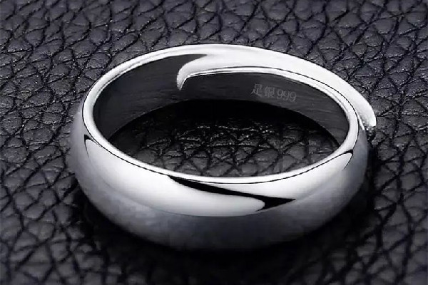 純銀戒指大概多少錢一個(gè) 純銀戒指買什么牌子的好 純銀戒指大概多少錢一個(gè) 純銀戒指買什么牌子的好