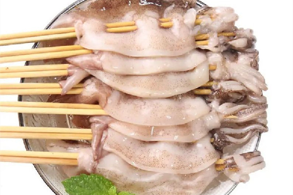 新鮮魷魚和泡發(fā)魷魚的區(qū)別 新鮮魷魚買大的好還是小的好 新鮮魷魚和泡發(fā)魷魚的區(qū)別 新鮮魷魚買大的好還是小的好