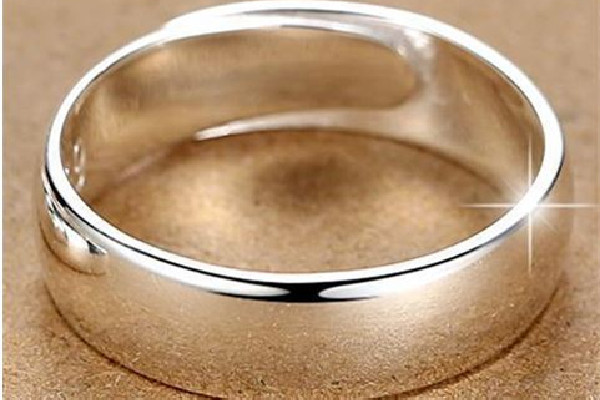 純銀戒指和鈦鋼戒指看起來哪個好 純銀戒指是軟的還是硬的 純銀戒指和鈦鋼戒指看起來哪個好 純銀戒指是軟的還是硬的