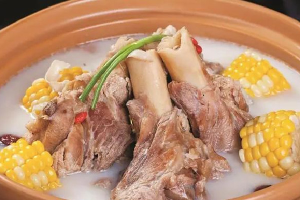 骨頭湯是湯有營(yíng)養(yǎng)還是肉有營(yíng)養(yǎng) 骨頭湯吃肉好還是喝湯好 骨頭湯是湯有營(yíng)養(yǎng)還是肉有營(yíng)養(yǎng) 骨頭湯吃肉好還是喝湯好