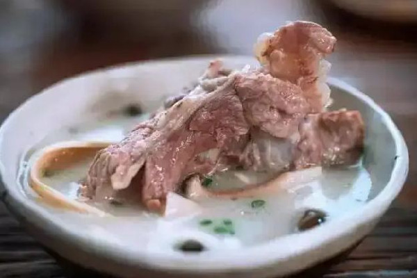 骨頭湯下奶嗎 骨頭湯適合什么人喝 骨頭湯下奶嗎 骨頭湯適合什么人喝