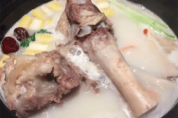 骨頭湯用什么骨頭比較好 骨頭湯喝排骨湯哪個(gè)營養(yǎng)高 骨頭湯用什么骨頭比較好 骨頭湯喝排骨湯哪個(gè)營養(yǎng)高