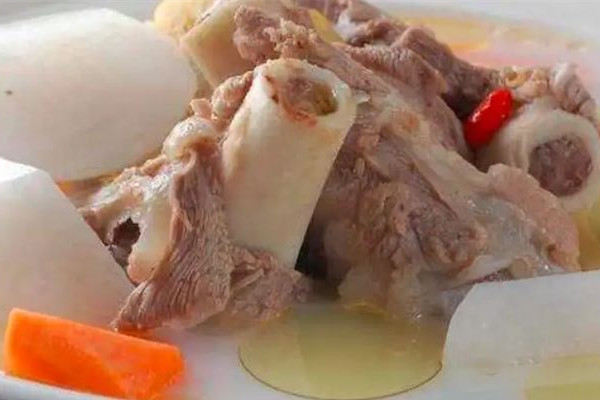 骨頭湯可以隔夜喝嗎 骨頭湯可以放幾天 骨頭湯可以隔夜喝嗎 骨頭湯可以放幾天