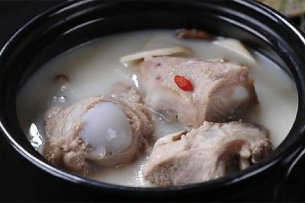 骨頭湯到底能不能補鈣 骨頭湯有營養(yǎng)嗎 骨頭湯到底能不能補鈣 骨頭湯有營養(yǎng)嗎