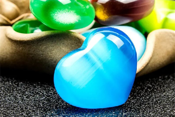 貓眼石和水晶的區(qū)別 貓眼石和瑪瑙哪個(gè)好 貓眼石和水晶的區(qū)別 貓眼石和瑪瑙哪個(gè)好