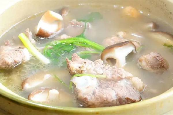 骨頭湯用什么骨頭比較好 骨頭湯喝排骨湯哪個(gè)營養(yǎng)高 骨頭湯用什么骨頭比較好 骨頭湯喝排骨湯哪個(gè)營養(yǎng)高