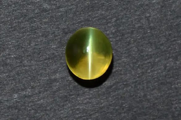 貓眼石要一直戴著嗎 貓眼石戴久了為什么會(huì)變黑 貓眼石要一直戴著嗎 貓眼石戴久了為什么會(huì)變黑