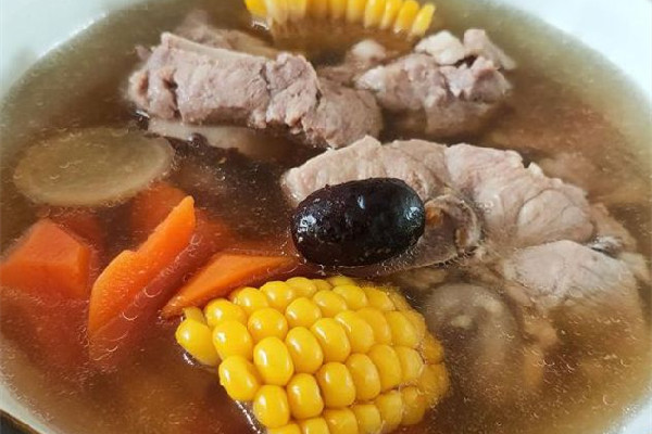 骨頭湯可以隔夜喝嗎 骨頭湯可以放幾天 骨頭湯可以隔夜喝嗎 骨頭湯可以放幾天