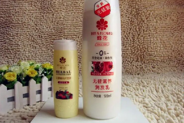 蜂花護(hù)發(fā)素和拉芳護(hù)發(fā)素那個(gè)好用 蜂花護(hù)發(fā)素適合什么發(fā)質(zhì) 蜂花護(hù)發(fā)素和拉芳護(hù)發(fā)素那個(gè)好用 蜂花護(hù)發(fā)素適合什么發(fā)質(zhì)