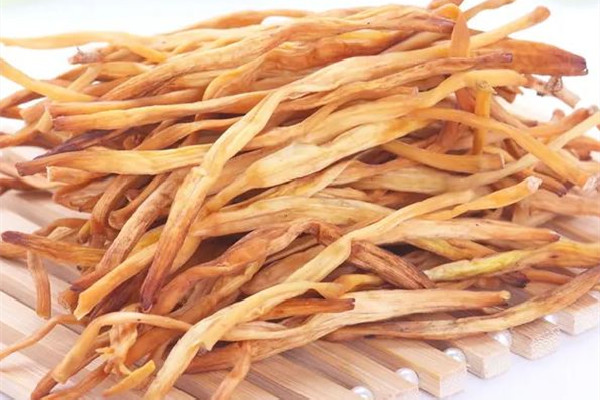 干黃花菜的功效與作用 干黃花菜適合孕婦吃嗎 干黃花菜的功效與作用 干黃花菜適合孕婦吃嗎