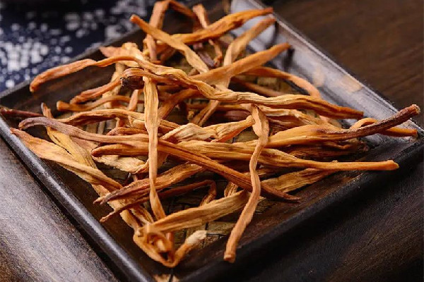 干黃花菜用熱水泡還是冷水泡 干黃花菜可以用冷水泡嗎 干黃花菜用熱水泡還是冷水泡 干黃花菜可以用冷水泡嗎