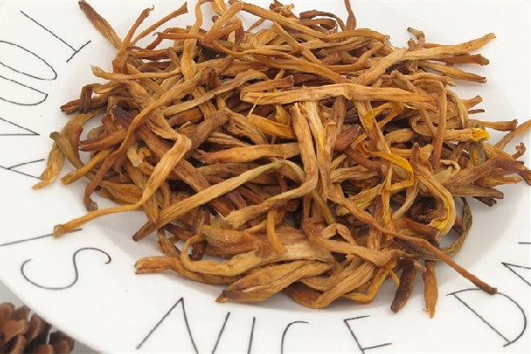 干黃花菜用熱水泡還是冷水泡 干黃花菜可以用冷水泡嗎 干黃花菜用熱水泡還是冷水泡 干黃花菜可以用冷水泡嗎