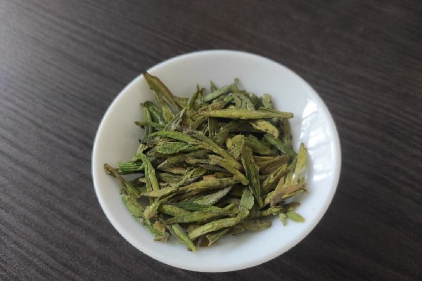 龍井茶是新茶好還是陳茶好 龍井茶買什么樣的好 龍井茶是新茶好還是陳茶好 龍井茶買什么樣的好