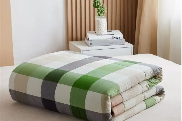 曬被子多久翻一次面 曬被子可以去除霉味嗎 曬被子多久翻一次面 曬被子可以去除霉味嗎