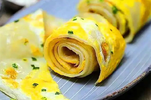 雞蛋餅不成形怎么回事 雞蛋餅水和面粉的比例 雞蛋餅不成形怎么回事 雞蛋餅水和面粉的比例