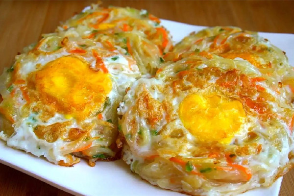 雞蛋餅不成形怎么回事 雞蛋餅水和面粉的比例 雞蛋餅不成形怎么回事 雞蛋餅水和面粉的比例