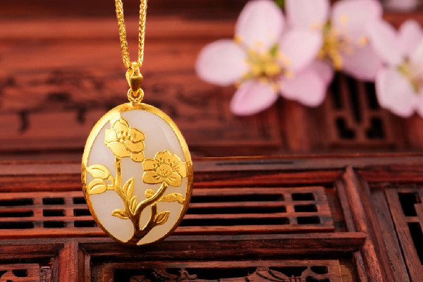 金鑲玉多少錢(qián)一克 金鑲玉吊墜值錢(qián)嗎 金鑲玉多少錢(qián)一克 金鑲玉吊墜值錢(qián)嗎