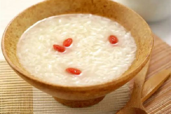 醪糟含有酒精嗎 醪糟和米酒的區(qū)別 醪糟含有酒精嗎 醪糟和米酒的區(qū)別