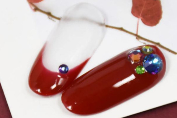 甲片多久卸下來最好 甲片戴久了會(huì)怎么樣