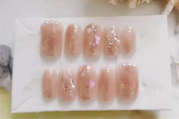 甲片怎么貼才能牢固 甲片用502粘嗎 甲片怎么貼才能牢固 甲片用502粘嗎