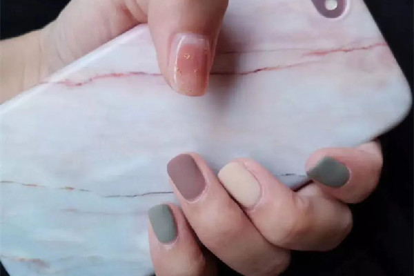 磨砂美甲要用什么卸 磨砂美甲可以用卸甲巾擦嗎 磨砂美甲要用什么卸 磨砂美甲可以用卸甲巾擦嗎