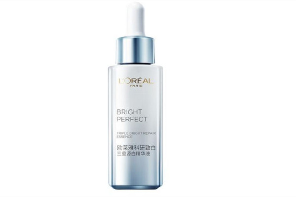 美白精華液在哪個步驟用比較好 美白精華液要避光使用嗎 美白精華液在哪個步驟用比較好 美白精華液要避光使用嗎