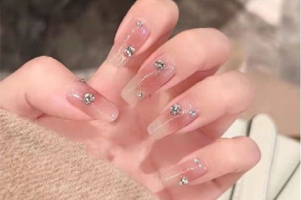 延長甲斷了可以補救嗎 延長甲做好了還可以修嗎