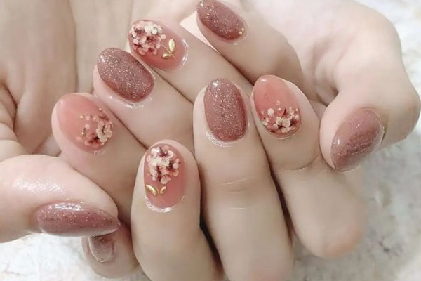 美甲跳色和純色哪個好看 美甲跳色跳幾個好看 美甲跳色和純色哪個好看 美甲跳色跳幾個好看