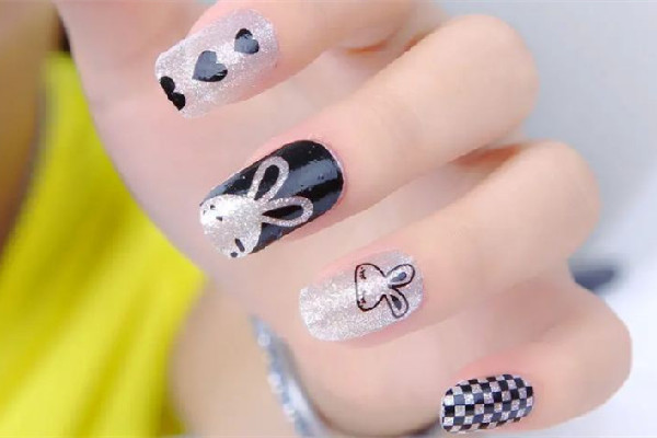 美甲貼紙要涂底膠和封層嗎 美甲貼紙要擦浮膠嗎 美甲貼紙要涂底膠和封層嗎 美甲貼紙要擦浮膠嗎