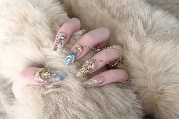 延長(zhǎng)甲有幾種類(lèi)型 延長(zhǎng)甲是甲片嗎 延長(zhǎng)甲有幾種類(lèi)型 延長(zhǎng)甲是甲片嗎