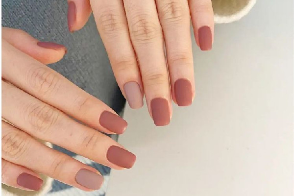 美甲跳色怎么搭配好看 美甲跳色搭配口訣 美甲跳色怎么搭配好看 美甲跳色搭配口訣