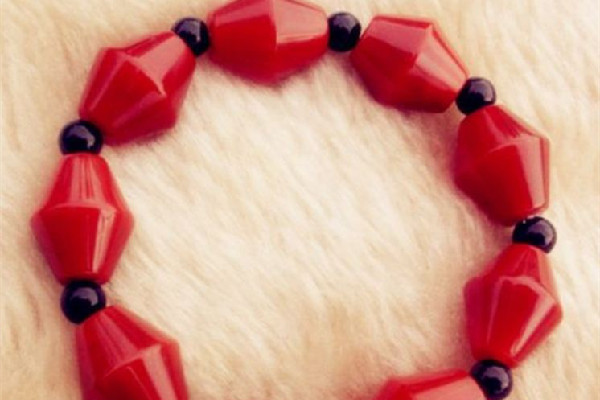 紅玉髓適合什么屬相 紅玉髓佩戴禁忌 紅玉髓適合什么屬相 紅玉髓佩戴禁忌