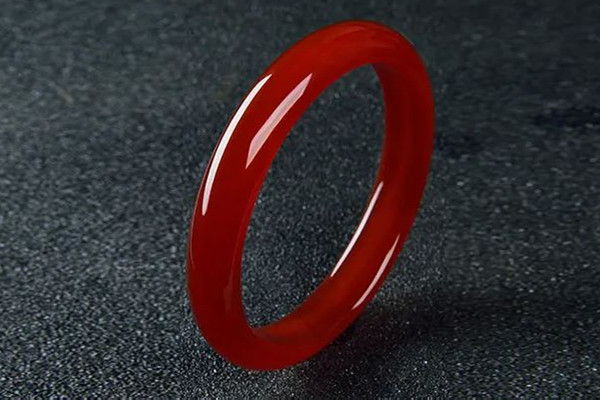 紅玉髓和紅瑪瑙哪個(gè)值錢 紅玉髓是玉石嗎 紅玉髓和紅瑪瑙哪個(gè)值錢 紅玉髓是玉石嗎